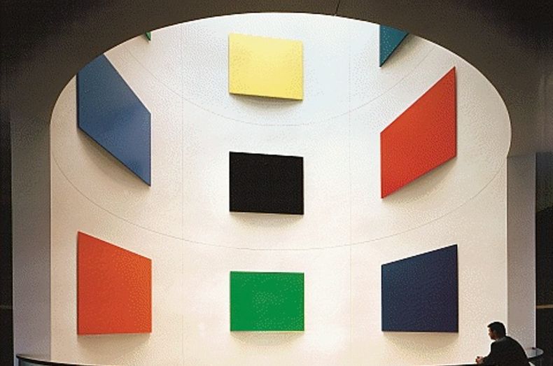 エルズワース・ケリー《The Boston Panels（ボストンパネルズ）》（1998）　Commissioned through the Art in Architecture Program Fine Arts Collection U.S. General Services Administration