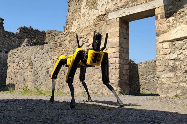 ライカのドローン「 BLK2FLY 」、ポンペイで PHOTO ARCHAEOLOGICAL PARK OF POMPEII