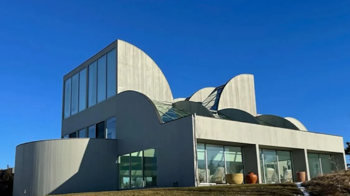 The rock is my home ワーナー・ブレイザー 岩の住宅建築 ニューヨークの建築通が、近郊の知られざる名住宅を案内！建物が