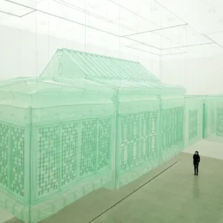 ス・ドホの空中に浮かぶ不思議な“家“。ルイジ・ギッリ 写真講義 Luigi Ghirri みすず書房 ハードカバー。作品に込められた意味と ス・ドホの空中に浮かぶ不思議な“家“。フランク・ロイド・ライト建築図面集 箱付 ハードカバー。作品に込められた意味と