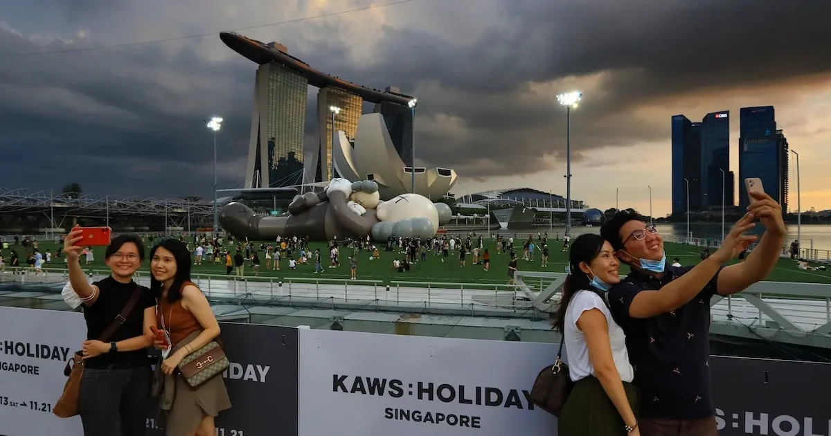 KAWS_Singapore_1_6fdbcf11aa-