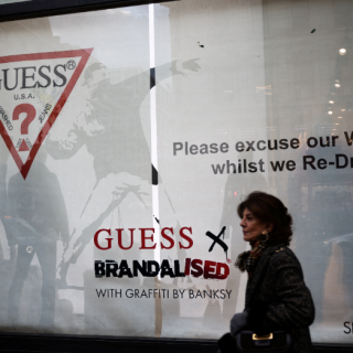 バンクシー GUESS