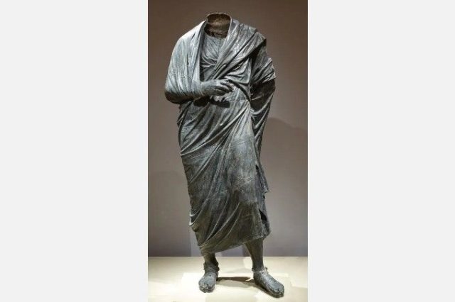 頭部のない古代ローマのブロンズ像を密輸品疑いで押収。トルコは「略奪