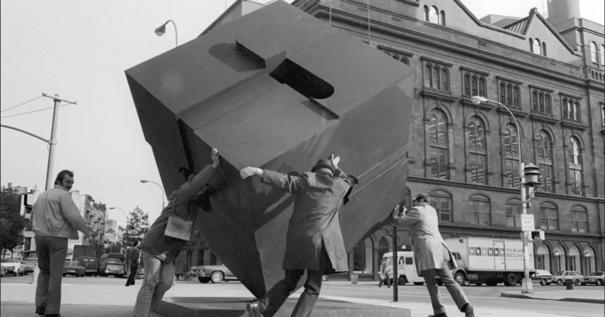 ニューヨークで必見のパブリックアート20選──9.11を生き延びた球体