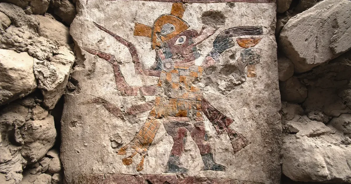 古代ペルーの遺跡でカラフルな壁画に彩られた「女王の間」を発見