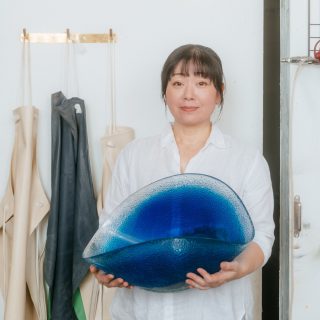 塚田美登里さん　ガラス　壁掛け　アート 偶然も必然へ昇華させる──塚田美登里がガラスで表現する自然