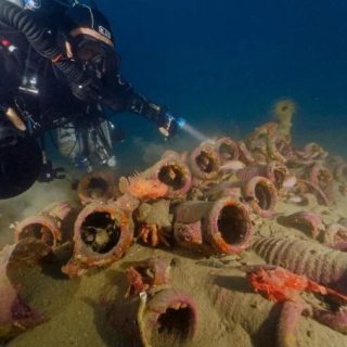 diver_richborough_jars_sicily_