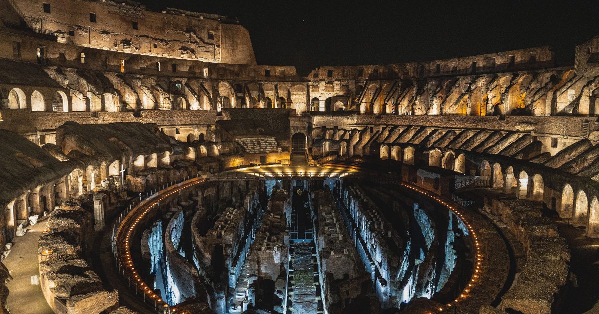 Airbnbがコロッセオで剣闘士なりきりイベントを開催！ 「遺跡は遊園地