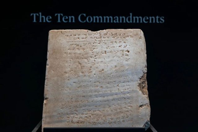 tn10CommendamentsSold-640x427.jpg