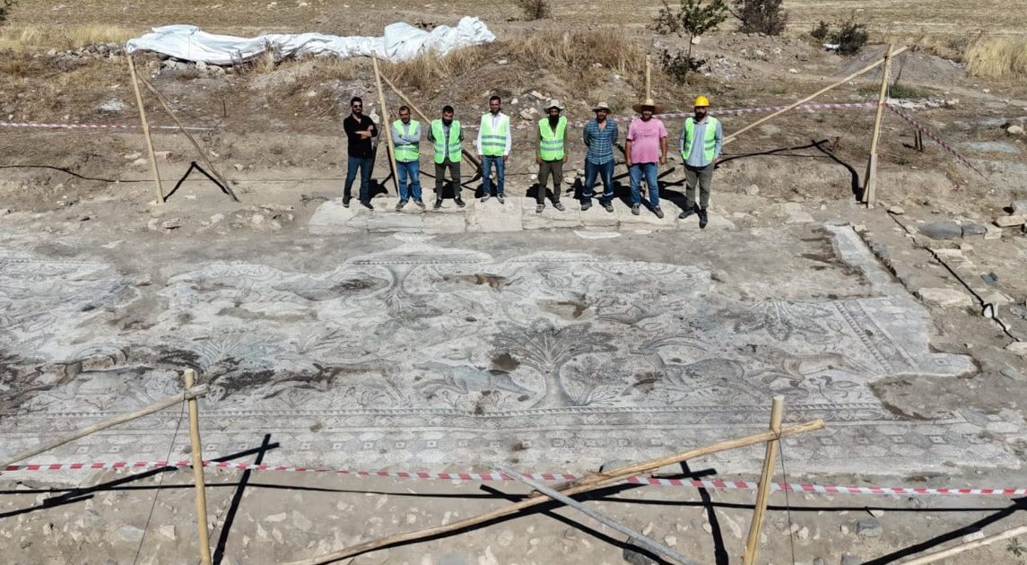 古代ローマの特大モザイク画をトルコで発見。サイズもモチーフも「国内
