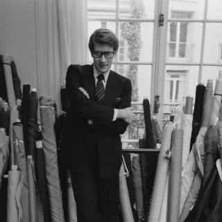 廃盤品イヴ・サンローラン イヴ・サンローランが描いた官能的な男性ヌード画がオークションに
