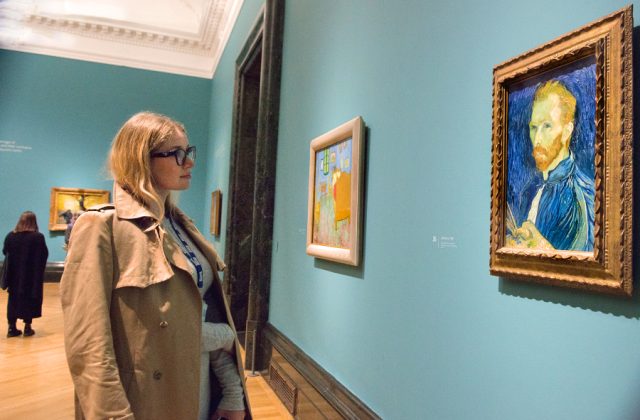大人気ゴッホ展のため英ナショナルギャラリーが1日限りの24時間営業を