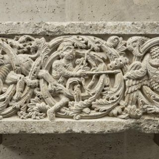 最後のピースを返して！」ルーブル美術館にイタリアの村の教会が
