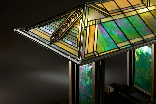 フランク・ロイド・ライト ヴィンテージ ステンドグラス レア型バタフライ・アーチ Frank-Lloyd-Wright-A-Lamp-for-