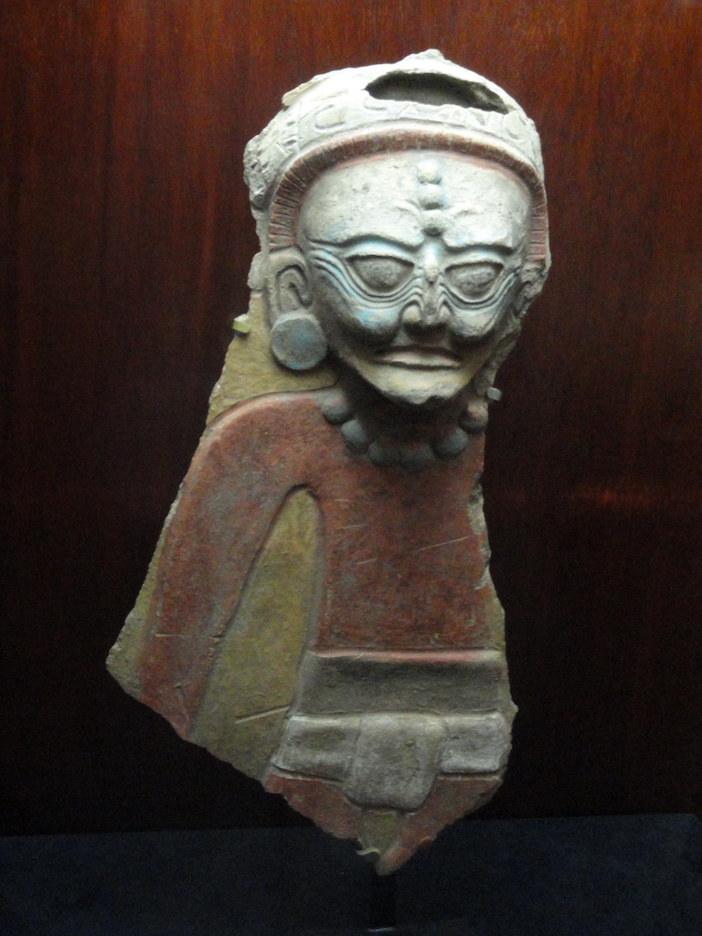 タトゥーが施されたマヤの火の神の多色土器。Photo: Wikimedia Commons