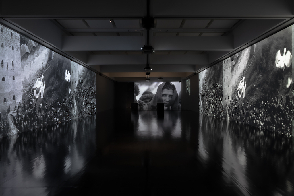 「MOT Plusサウンドウォーク・コレクティヴ & パティ・スミス｜コレスポンデンス」展示風景、東京都現代美術館、2025年。Photo by Kei Murata, Courtesy of MODE.