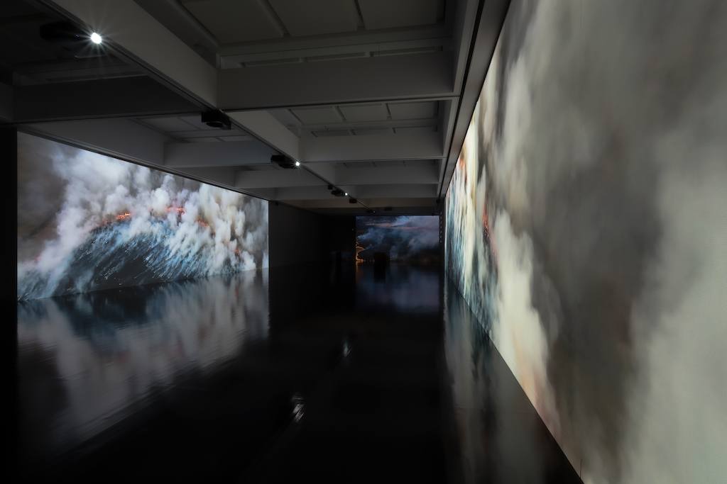 「MOT Plusサウンドウォーク・コレクティヴ & パティ・スミス|コレスポンデンス」展示風景、東京都現代美術館、2025年。Photo by Kei Murata, Courtesy of MODE.