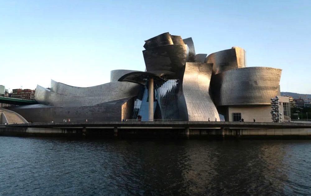 GUGGENHEIM Bilbao グッゲンハイム　ビルバオ 2025年 ビルバオ グッゲンハイム美術館 - 出発前に知っておく