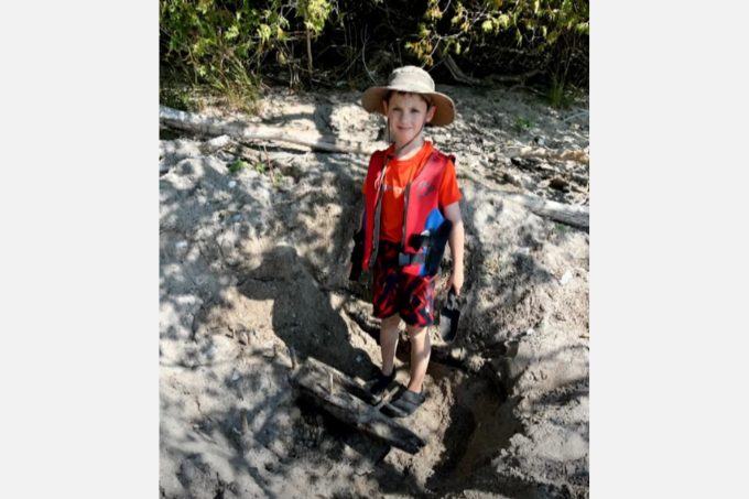 8歳の少年が金属探知機で19世紀の難破船を発見！ 海洋考古学者らによる発掘調査が本格開始