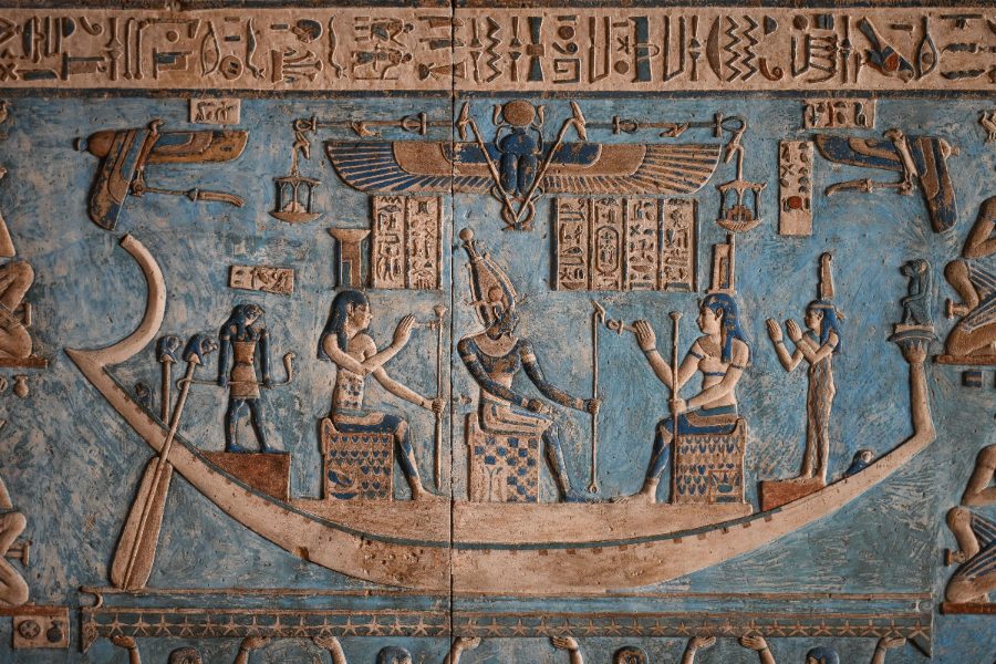 古代エジプトの「青色」が千年の眠りから目覚める！ アメリカの研究チームが完全再現に成功