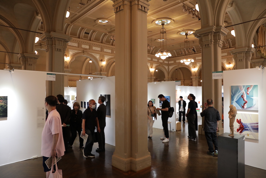 ART OSAKA 2025 Galleriesセクションの展示風景。Photo: Taiya Yuico