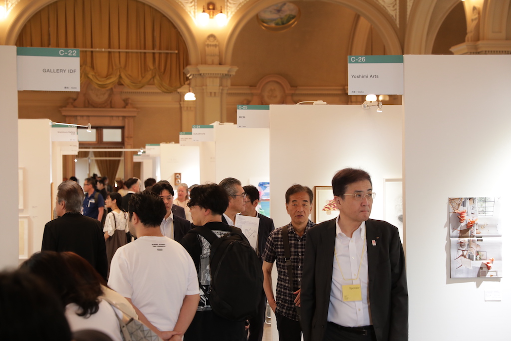 ART OSAKA 2025 Galleriesセクションの展示風景。Photo: Taiya Yuico