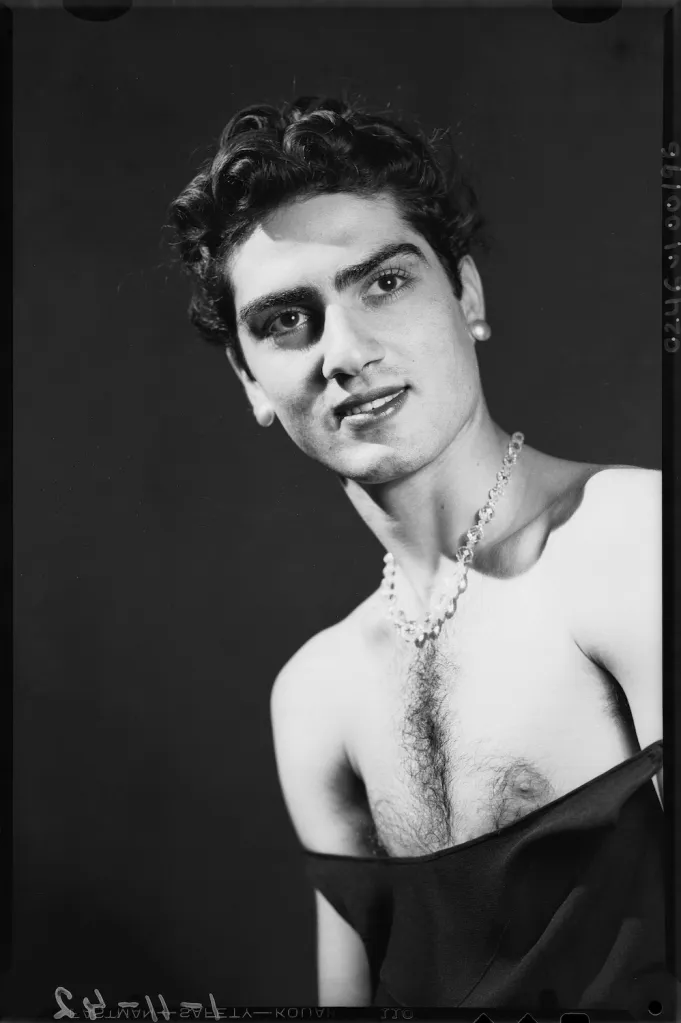 ヴァン・レオ《Self Portrait》(1945年頃) Photo: Van Leo Photograph Collection. Copyright © the Rare Books and Special Collections Library, The American University in Cairo