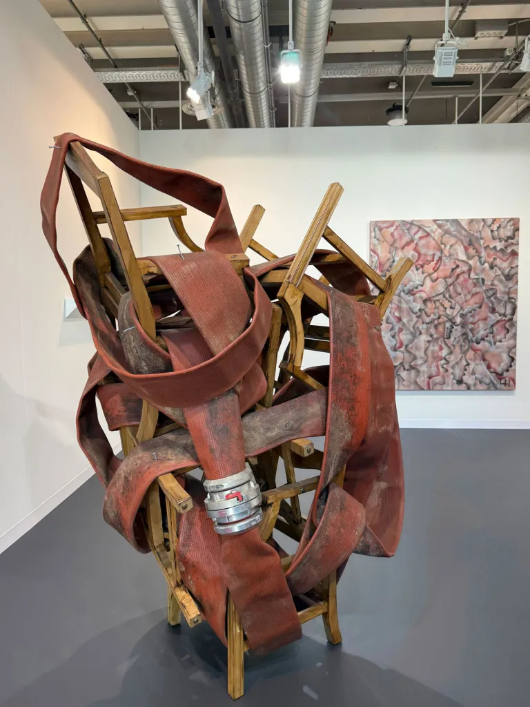 ロニー・ホリー《Without Skin（皮膚なしに）》（2024）Photo: Sarah Belmont for ARTnews