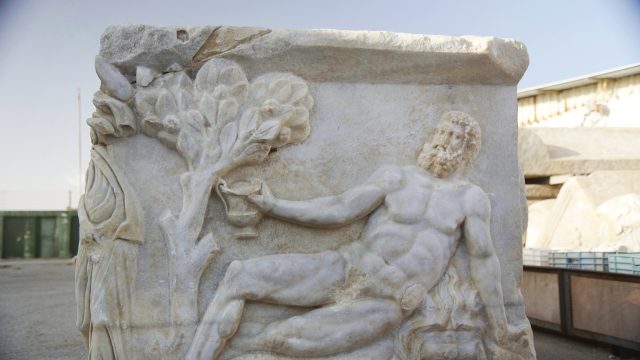 Rare-Roman-Marble-Sarcophagus-