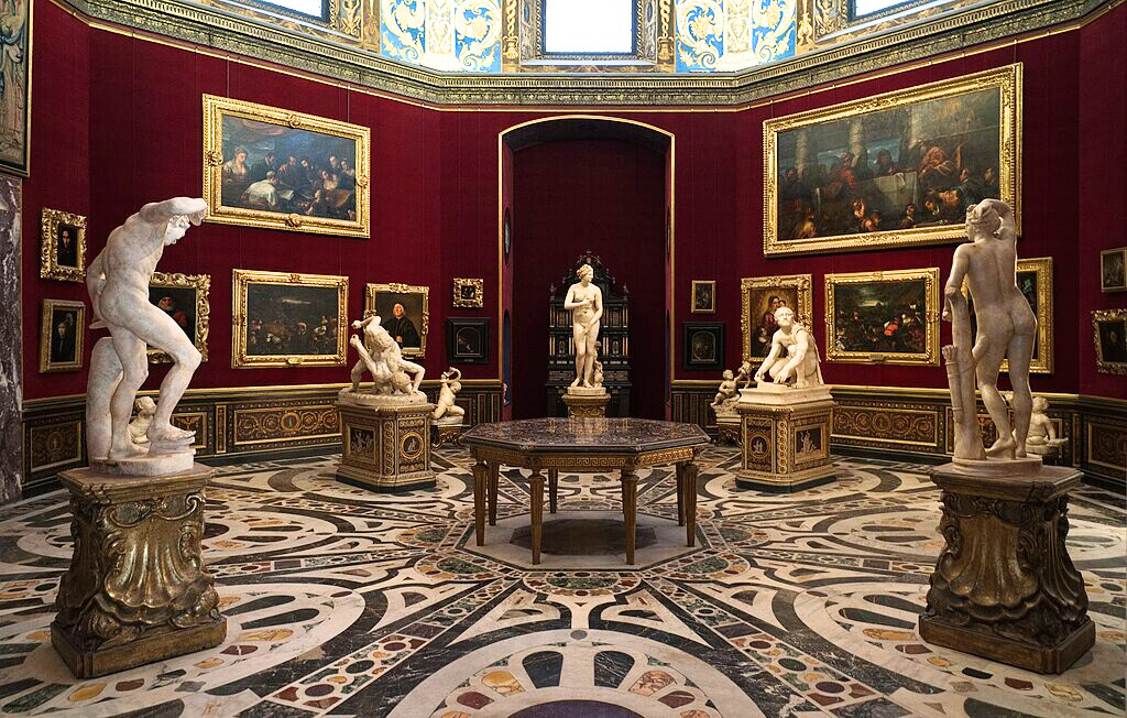 ウフィツィ美術館で観客が18世紀の絵画を破壊。館長は「アンチセルフィー策」を検討