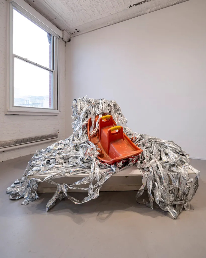 セール・セルパス《tube of brief cadavers made sadder still》(2025) Photo: Kris Graves/Courtesy MoMA PS1