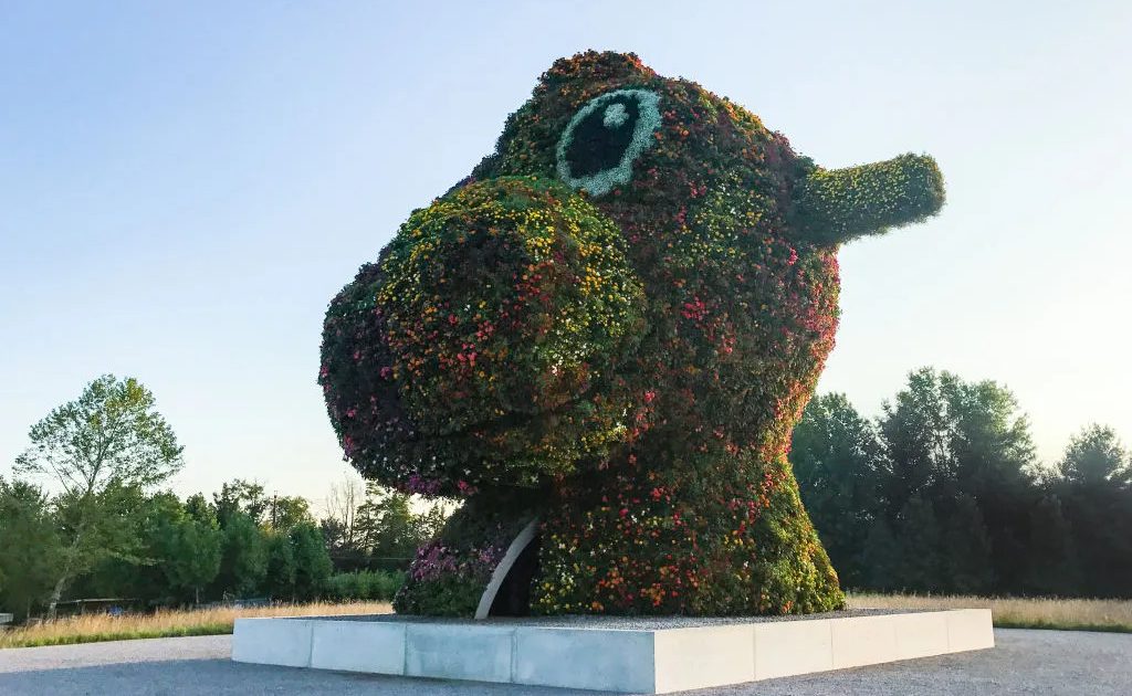 ジェフ・クーンズの花咲く巨大彫刻がLACMA常設へ。リンダ