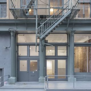 今年9月に移転オープン予定だったNY拠点の建物。Photo: Instagram/BLUM