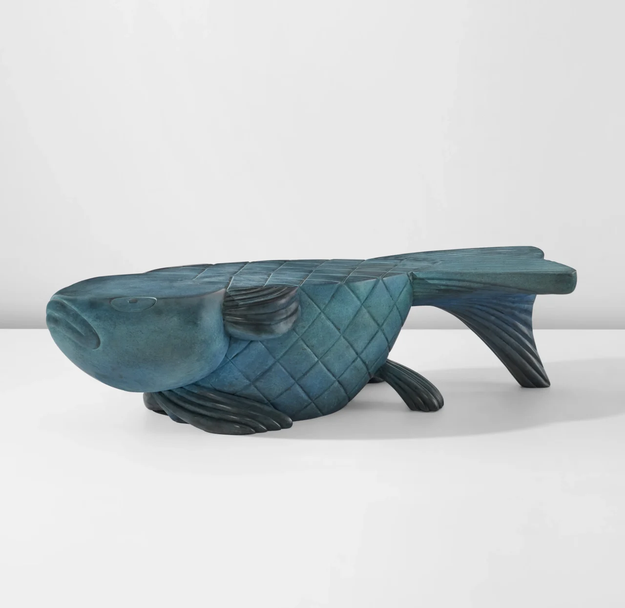 フィリップスでは、ジュディ・マッキーの《Fish Bench》が約5900万円で落札された。前回オークションに登場した2年前に比べ、24%の上昇に当たる。Courtesy of Phillips