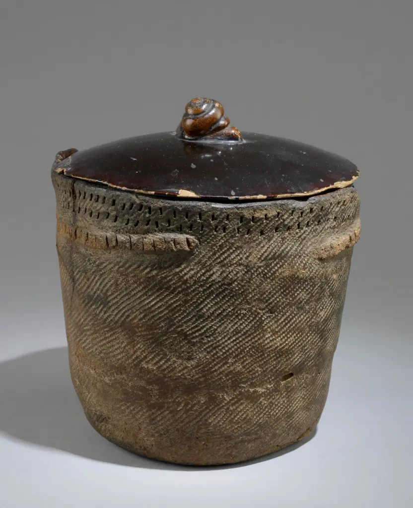 縄文時代の調理用土器(約紀元前5000年頃) Photo: British Museum