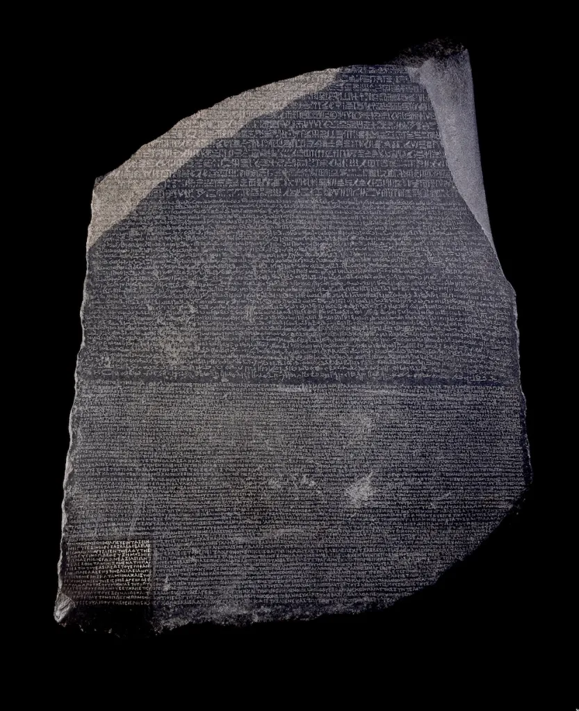 ロゼッタストーン(紀元前196年) Photo: British Museum