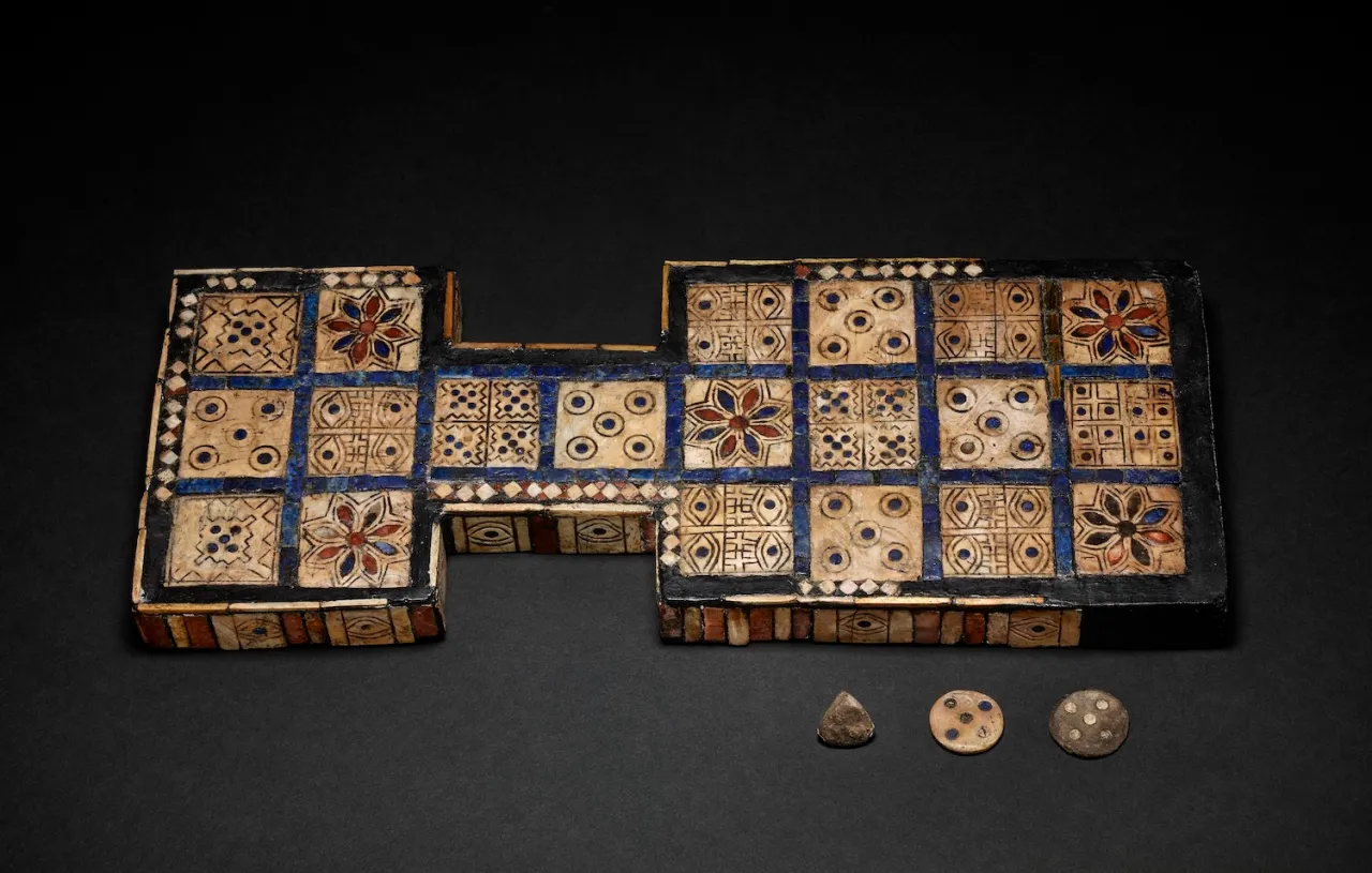 ウル王朝のゲーム(紀元前2600年頃) Photo: British Museum