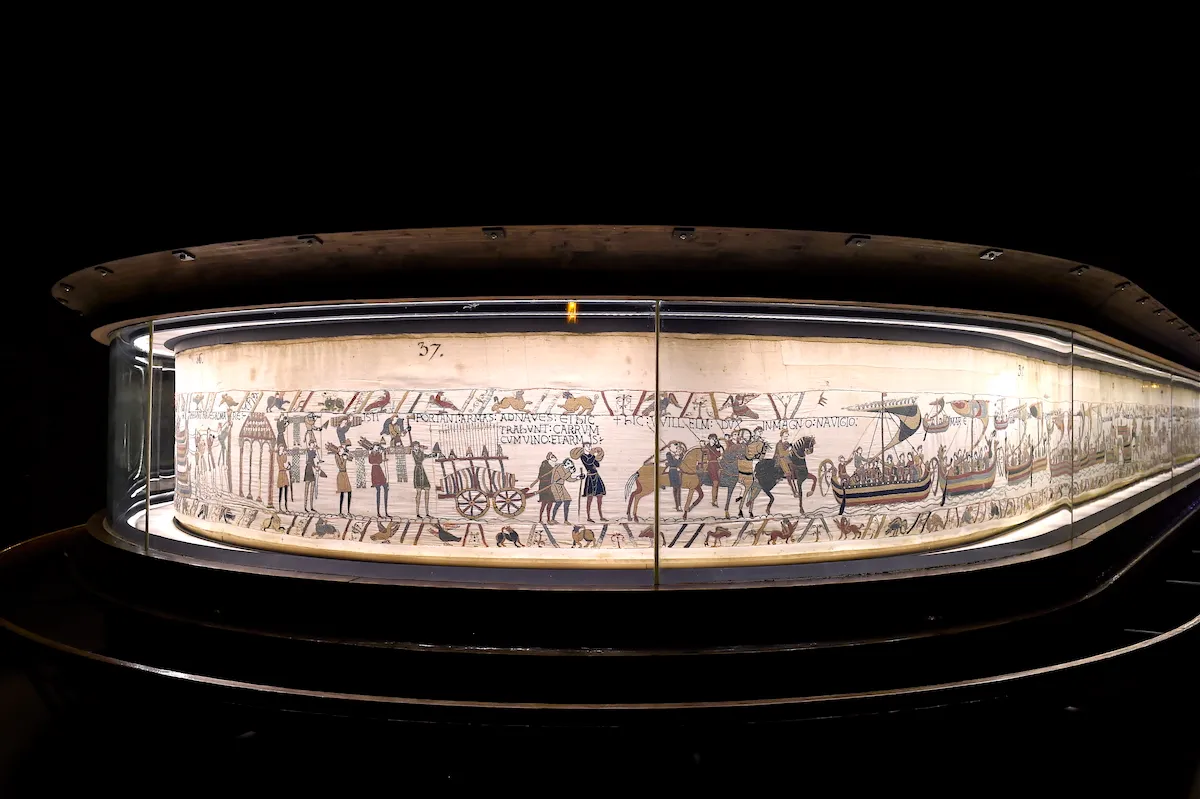 《バイユーのタペストリー》　©Bayeux Museum