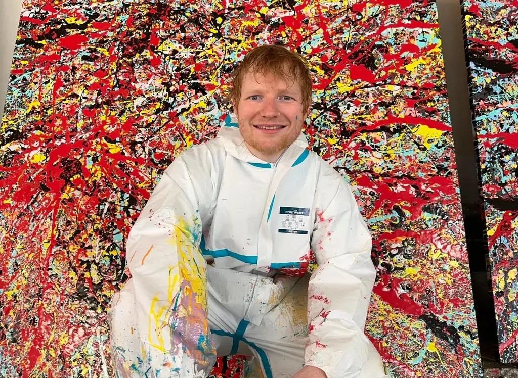 エド・シーランがロンドンで初個展。「ポロック風」作品に著名批評家は「軽薄で無意味」と酷評