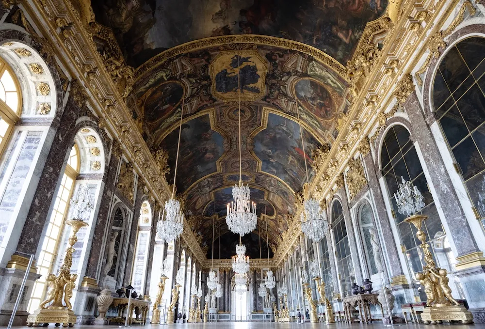 シャルル・ルブランによる鏡の間の天井画(1679-1684) Photo: Stefano Rellandini/ AFP via Getty Images
