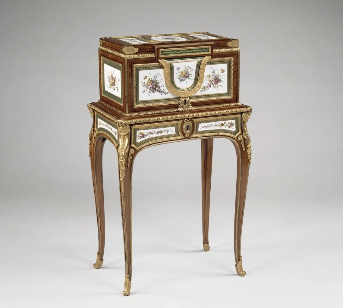 マルタン・カルラン「マリー=アントワネットの宝飾品チェスト」(1700) Photo: Copyright © Château de Versailles, Dist. RMN/Gérard Blot