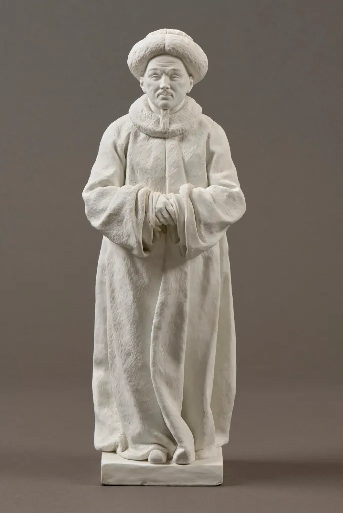 セーブル磁器製造所による白磁の乾隆帝像(1776-85年頃) Photo: Copyright © Château de Versailles, Dist. RMN/Christophe Fouin