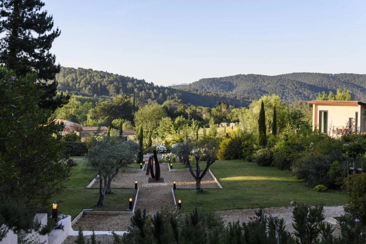 ル・トロネのロッジ・サント=ヴィクトワール。Photo: Lodges Sainte-Victoire.