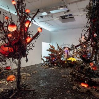 2017年にブルックリンのクリアリングで開催されたコラクリット・アルナーノンチャイの個展。Photo: Courtesy Clearing