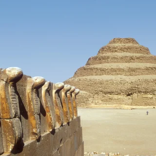古えの遺跡 4枚 エジプト・サッカラ遺跡で4000年前の重要レリーフが盗まれる──電動
