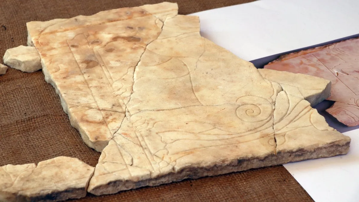 ローマ時代の「エジプト神」図像、トルコの浴場遺跡から初出土。精緻な大理石彫刻は装飾目的か