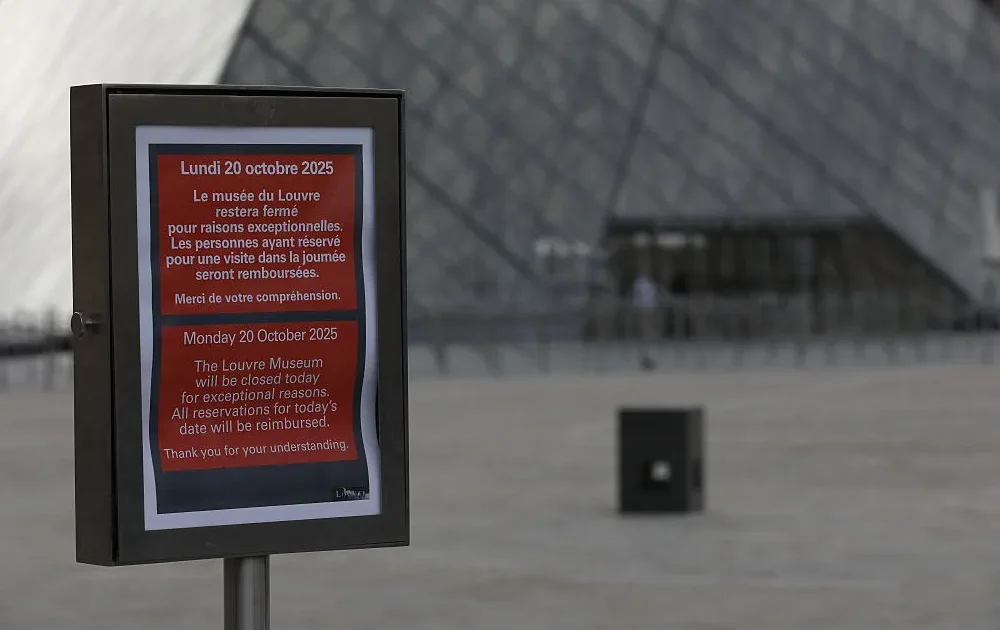 盗難被害のルーブル美術館、防犯カメラ足りず。報告書が警備の