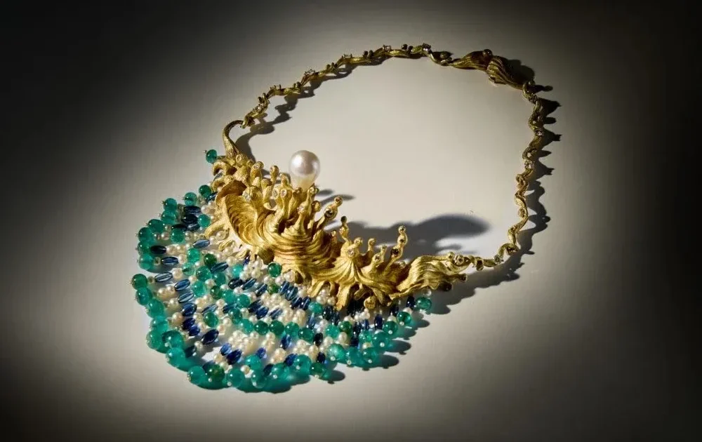 ダリの「珍品」ネックレス、1億3000万円で落札！ サザビーズ・パリで