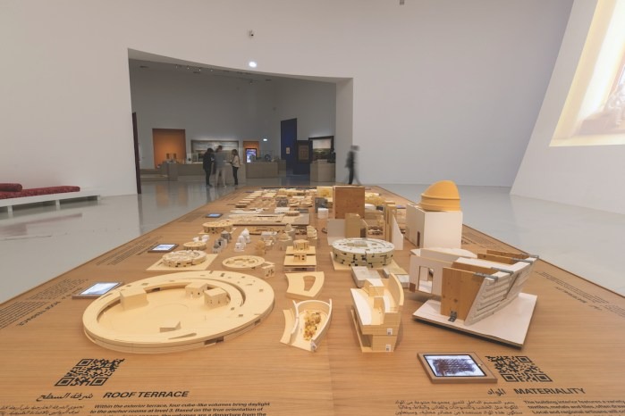 2029年開館予定のルサイル美術館(ヘルツォーク&ド・ムーロン設計)の模型。2022-23年開催の「Tales of a Connected World(つながる世界の物語)」展で公開された。Photo: Ali Al Anssari/Courtesy Qatar Museums