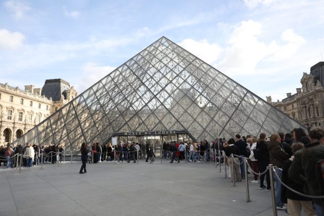 パスワードはまさかの「Louvre」。ルーブル美術館のセキュリティ更新に